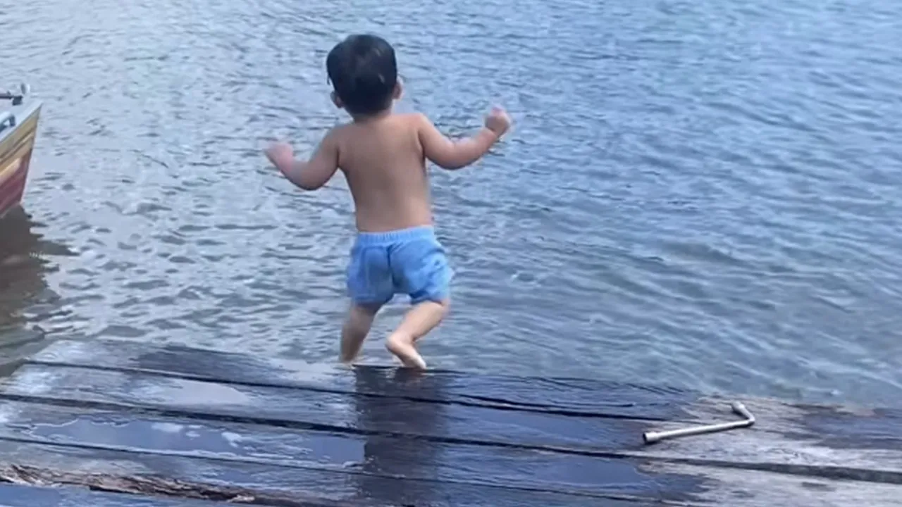 Apesar da pouca idade, a habilidade com que ele aproveita o rio, surpreendeu.