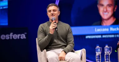 Luciano Huck durante participação no Fórum Esfera, no Guarujá (SP).