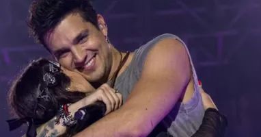 Luan Santana convidou uma fã grávida para o palco e anunciou o sexo do bebê diante de milhares de pessoas durante show em Londrina.