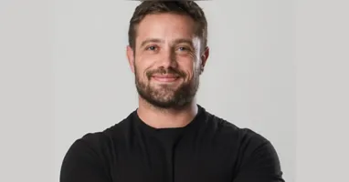 Rafael Cardoso compartilhou uma carta aberta nas redes sociais durante o tratamento e afirmou que pretende seguir em recuperação contínua.