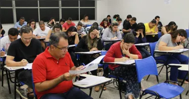 Concursos públicos com inscrições abertas em todo o Brasil oferecem milhares de vagas para diferentes níveis de escolaridade, com salários que chegam a R$ 35,9 mil.