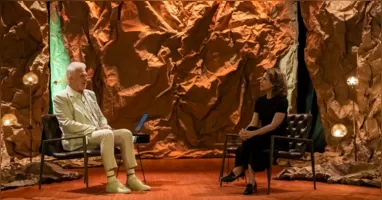 Fernanda Torres relembrou encontro com Karla Sofía Gascón durante a corrida pelo Oscar e revelou acusação feita nos bastidores da premiação.