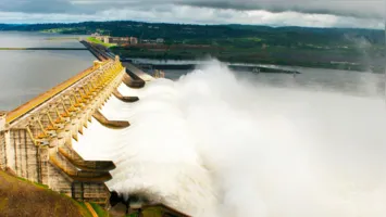 O surgimento de praias naturais no Rio Tocantins atrai milhares de banhistas em julho e agosto, exigindo atenção redobrada quanto às rápidas variações do nível da água.