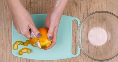 Utilizando cascas de laranja e abacate, ela desenvolveu um polímero biodegradável