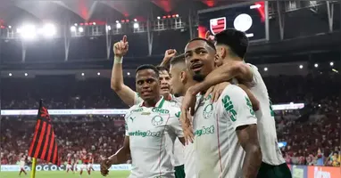 O Verdão abriu sete pontos de vantagem sobre o rival rubro-negro, que ainda tem um jogo a menos.