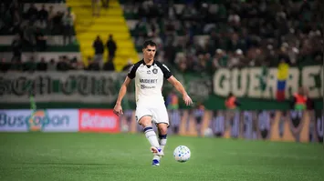 Vitor Bueno brilha em retorno ao Remo com assistência e vitória.