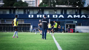 O Remo volta a treinar no Baenão com avaliações físicas após a pausa para a Copa do Mundo. Entenda o planejamento da equipe para o retorno aos treinos.