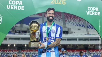 Matheus Vargas celebrou com os companheiros e seguirá para recuperação da grave lesão sofrida.