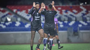 Alef Manga e Jajá marcaram três dos seis gols do Remo diante da Tuna, em jogo-treino no Mangueirão