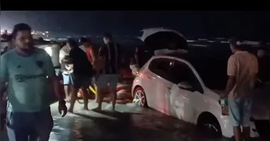 Carro é Pegos pela Maré em Salinópolis
