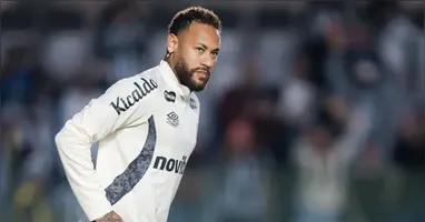 Neymar também se pronunciou sobre rumores de uma suposta cobrança aos outros jogadores no vestiário