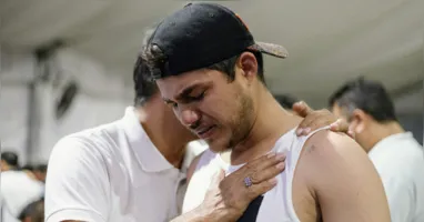 Dor persistente no ombro pode ser um sinal silencioso de câncer de fígado, alertam especialistas.