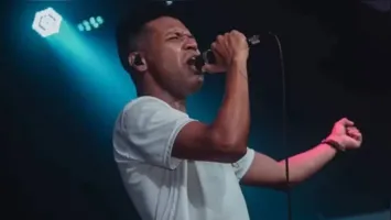A trajetória de Diogo Nascimento na música é um reflexo de superação e de um talento que foi cultivado desde a infância.