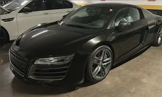 Os agentes da PF apreenderam carros das marcas BMW e Audi na garagem do empresário.