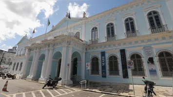 A medida, assinada pelo prefeito Igor Normando, tem caráter excepcional e busca conciliar o interesse público