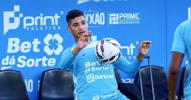 Baianinho foi o primeiro reforço apresentado nesta janela
