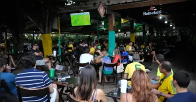 Bares e restaurantes apostam na Copa do Mundo e projetam alta nas vendas durante o torneio.