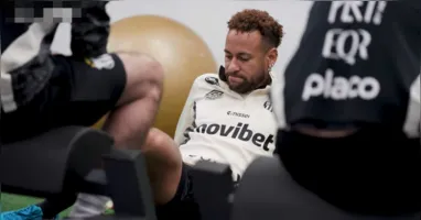 Neymar segue tratamento no Santos e situação física do atacante já provoca preocupação nos bastidores da Seleção antes da Copa do Mundo.