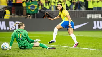 Brasil e Estados Unidos se enfrentam nesta terça-feira (9), na Arena Castelão, em Fortaleza.