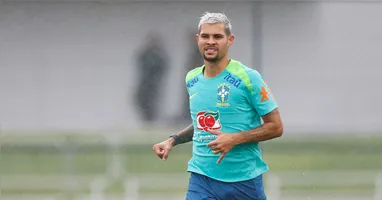 Volante Bruno Guimarães perdeu o pênalti que poderia ter mudado a história do jogo.