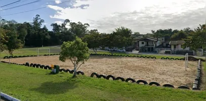 O acidente aconteceu em um campo de areia localizado na Rua Rodrigo Bernardo Colombo, em Criciúma