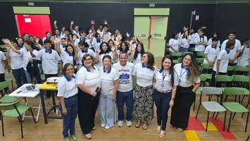 Através de jogos e dinâmicas interativas, os estudantes discutiram como o engajamento social é fundamental para a construção de uma sociedade mais justa.