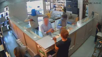 Criminosos fugiram após disparo de arma de fogo efetuado por irmão do proprietário
