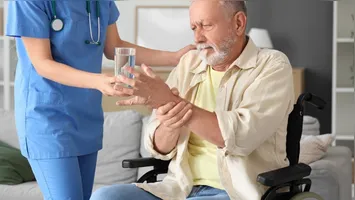 Projeção da revista científica The BMJ acende alerta para a identificação de sintomas precoces não motores e para a importância da atividade física.