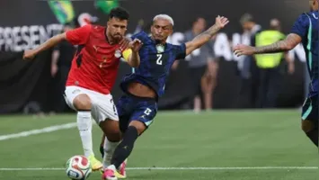 Lateral da Roma sofre lesão muscular em amistoso e desfalca a Seleção Brasileira; Éderson é convocado para a vaga.