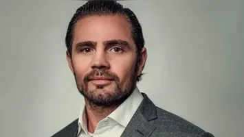Defesa de Daniel Vorcaro corre contra o tempo para fechar acordo bilionário que promete abalar os bastidores do poder.