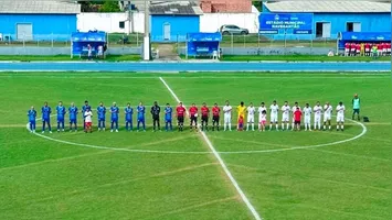 Galo Elétrico pressiona durante os 90 minutos, mas esbarra na retranca do adversário e não consegue reverter a desvantagem.