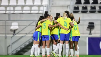 Além do revés por 1 a 0 no Castelão, Seleção Feminina sofre apagão disciplinar na reta final e tem quatro jogadoras e o técnico Arthur Elias expulsos.