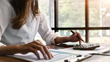 Movimento prega transparência ao recusar gastos que extrapolam o orçamento e incentiva diálogo sobre salários.