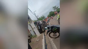 Motorista perdeu o controle da direção nas primeiras horas desta sexta-feira (24); causas do acidente são apuradas.