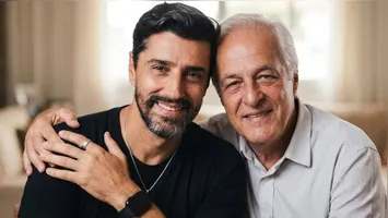 Em uma publicação marcada pelo tom poético, Alberto Cowboy compartilhou uma fotografia ao lado do familiar.