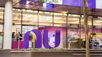 Nubank firma acordo com Banco Porto Real para garantir licenciamento regulatório. Entenda os impactos e detalhes da operação.