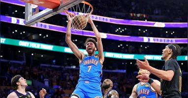 Chet Holmgren em enterrada para dar férias aos Lakers