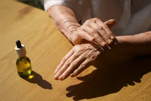 Imagem ilustrativa da notícia Quer ter unhas fortes? Veja a dica usando azeite de oliva