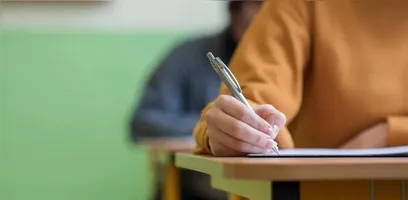 Levantamento reúne oportunidades imediatas e cadastro de reserva para profissionais da educação em todo o país.