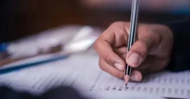 Confira abaixo uma seleção com 50 concursos públicos, organizada por região e instituição.