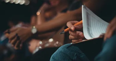 A maioria dos estudantes só se preocupa com o desempenho na prova, mas raramente pensa no que vem depois: o conhecimento que deveria ficar