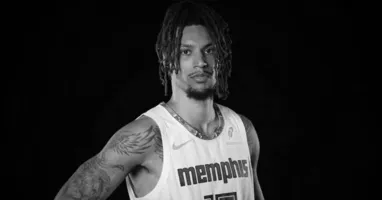 O Memphis Grizzlies divulgou um comunicado oficial nas redes sociais para confirmar a morte do pivô.
