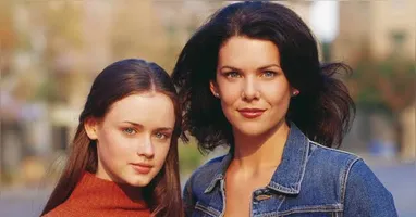 Mesmo com mais de 25 anos desde sua criação, Gilmore Girls permanece entre as séries mais queridas do público global.