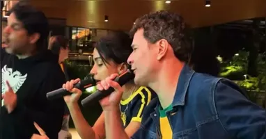 Daniel publicou registros da tarde em seu perfil no Instagram, quando cantou no karaokê com Anitta.