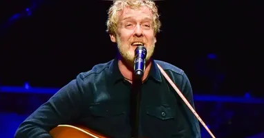 Ao longo de sua carreira, Hansard transitou entre o indie folk, o rock independente e a música tradicional irlandesa.