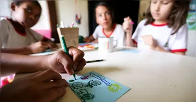 Metodologia busca estimular competências socioemocionais no ambiente escolar por meio de dinâmicas simples aplicadas à rotina da Educação Infantil.