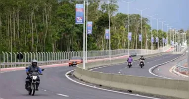 Obras continuam em parte da via.