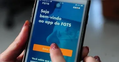 O valor máximo permitido para retirada é de até R$ 6.220, mas a quantia liberada depende do saldo disponível na conta do FGTS de cada trabalhador.