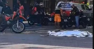 Polícia Científica esteve no local para a retirada do corpo.