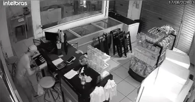 O suspeito aproveitou que o estabelecimento estava fechada para fazer a limpa